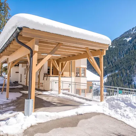 Sanna Hinterlengau *