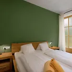 Sanna Hinterlengau *